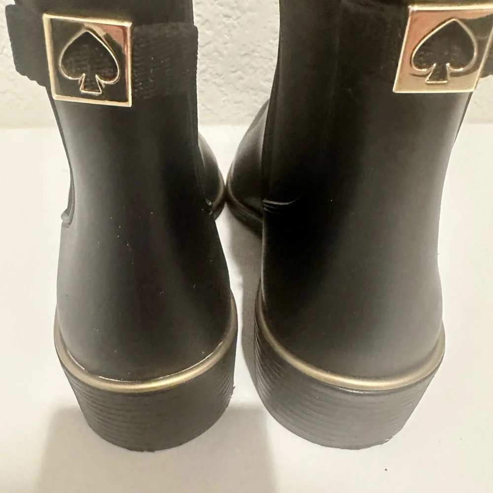 Kate Spade Solstice Black Gold Rain Boots with Spade Detail Size 6